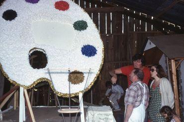 Iconographie - Fabrication d'un char pour le défilé-cavalcade de la Saint-Laurent 1977