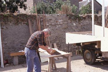 Iconographie - Fabrication d'un char pour le défilé-cavalcade de la Saint-Laurent 1977