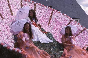 Iconographie - Char des Reines de la Saint-Laurent - Défilé-cavalcade de la Saint-Laurent 1977
