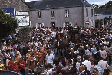 Iconographie - Défilé-cavalcade de la Saint-Laurent 1981