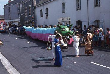 Iconographie - Défilé-cavalcade de la Saint-Laurent 1982