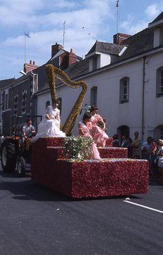 Iconographie - Défilé-cavalcade de la Saint-Laurent 1982