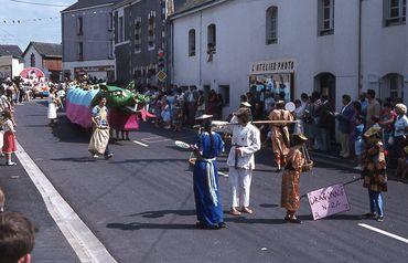 Iconographie - Défilé-cavalcade de la Saint-Laurent 1982