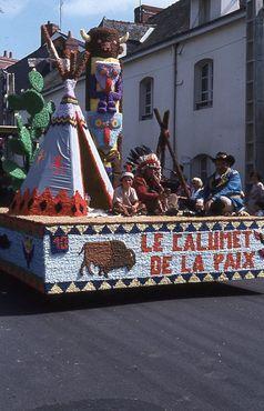 Iconographie - Défilé-cavalcade de la Saint-Laurent 1982