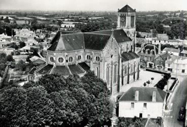 Iconographie - Vue aérienne sur le chevet de l'église