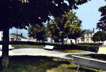 Iconographie - Le square devant la mairie