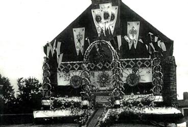 Iconographie - Chapelle de la Victoire décorée et pavoisée