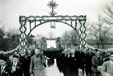 Iconographie - Mission du 12 mars 1950 - Les porteurs du Christ