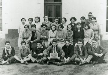 Iconographie - Photo de classe - Ecole publique des Noyers - Année 1953