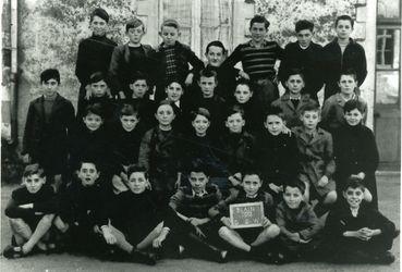 Iconographie - Photo de classe - Ecole publique des Noyers - Année 1950