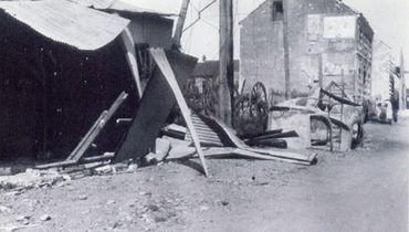 Iconographie - Le garage des Cars Durand après le bombardement du 17 juin 1940