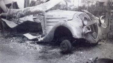 Iconographie - Le garage des Cars Durand après le bombardement du 17 juin 1940