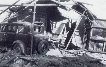 iconographie - Le garage des Cars Durand après le bombardement du 17 juin 1940