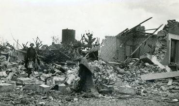 Iconographie - Ruines impasse de la République après le bombardement du 17 juin 1940