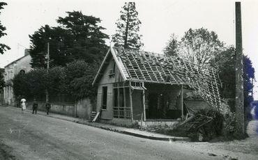 Iconographie - Maison Bureau après le bombardement du 17 juin 1940