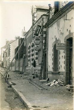 Iconographie - Maison Romain après le bombardement du 17 juin 1940