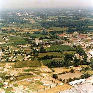 Iconographie - La laiterie des 3 Monts et le quartier vus du ciel