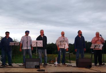 Iconographie - Le groupe de chants de marins Touline en concert à Martinet