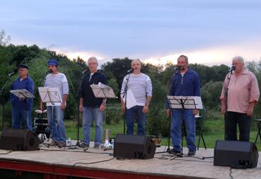 Iconographie - Le groupe de chants de marins Touline en concert à Martinet