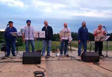 Iconographie - Le groupe de chants de marins Touline en concert