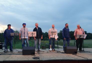 Iconographie - Le groupe de chants de marins Touline en concert à Martinet