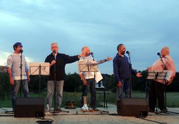 Iconographie - Le groupe de chants de marins Touline en concert à Martinet