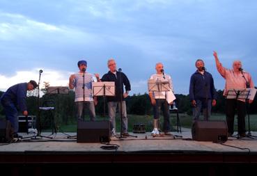 Iconographie - Le groupe de chants de marins Touline en concert