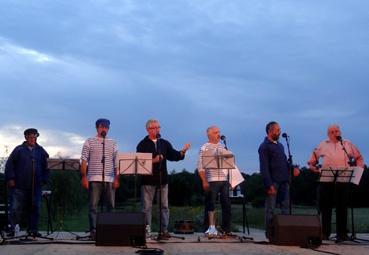 Iconographie - Le groupe de chants de marins Touline en concert à Martinet