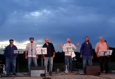 Iconographie - Le groupe de chants de marins Touline en concert