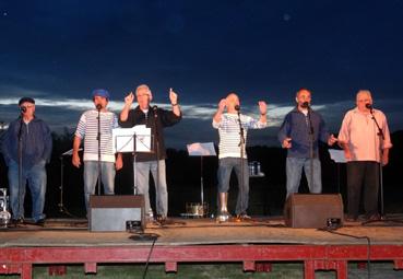 Iconographie - Le groupe de chants de marins Touline en concert à Martinet