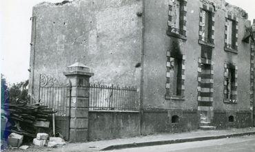 Iconographie - Ruines de la maison Gahier après le bombardement du 17 juin 1940