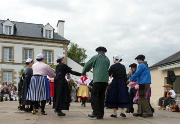 Iconographie - Festival des régions d?Europe ARZ POBL  à Pontivy - Grand'danse