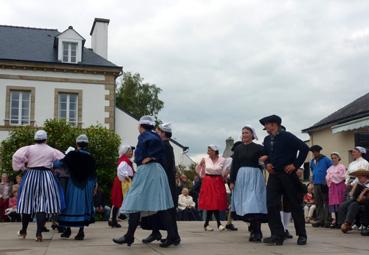 Iconographie - Festival des régions d'Europe ARZ POBL - Quadrille