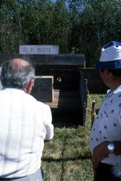 Iconographie - Jeu du palet dans le sabot à la kermesse