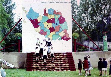 Iconographie - Les enfants locaux au Mouvement de l'Enfance à Saint-Laurent-sur-Sèvre