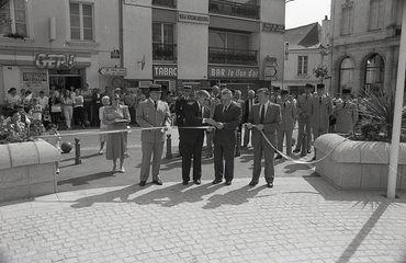 Iconographie - Inauguration de la place Jean-Guihard