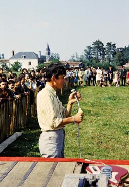 Iconographie - Un animateur des rencontres Festi-jeune