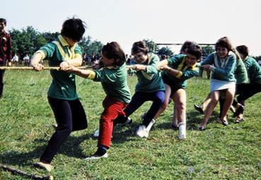 Iconographie - Jeu de tir à la corde lors des rencontres Festi-jeune