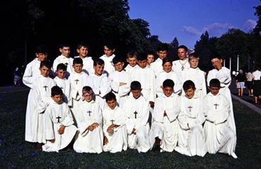 Iconographie - Les enfants de choeurs en voyage à Lourdes