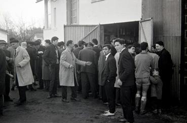 Iconographie - Devant la buvette du stade en décembre