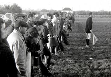 Iconographie - L'arbitre d'un match de foot-ball en décembre