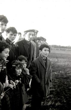 Iconographie - Les spectateurs d'un match de foot en décembre