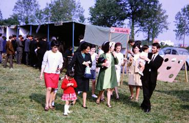 Iconographie - La kermesse - Famille déambulant