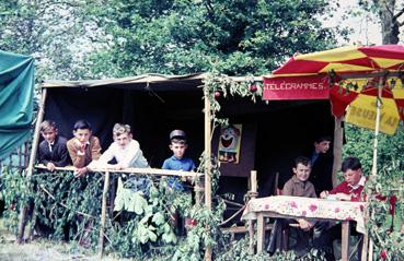 Iconographie - La kermesse - Stand des télégrammes