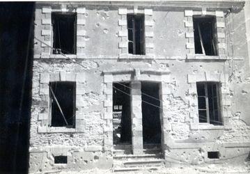 Iconographie - Bureau de Monsieur Bretesché après le bombardement du 17 juin 1940