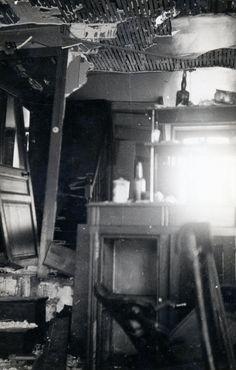 Iconographie - Vue intérieure du café Houssais après le bombardement du 17 juin 1940
