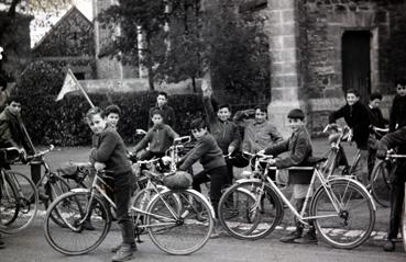 Iconographie - Sortie du patronage en bicyclette, en décembre