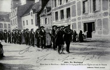 Iconographie - Noce dans le Morbihan - Défilé du cortège à la sortie de l'église au son du biniou