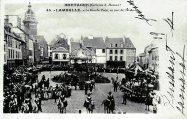 Iconographie - La grande place, un jour de carnaval