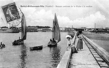 Iconographie - Bateaux arrivant de la pêche à la sardine